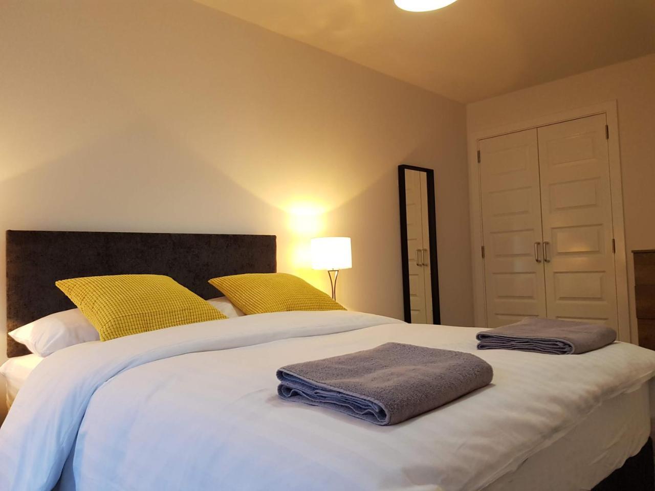 3 Royal View Apartments สเตอร์ลิง ภายนอก รูปภาพ